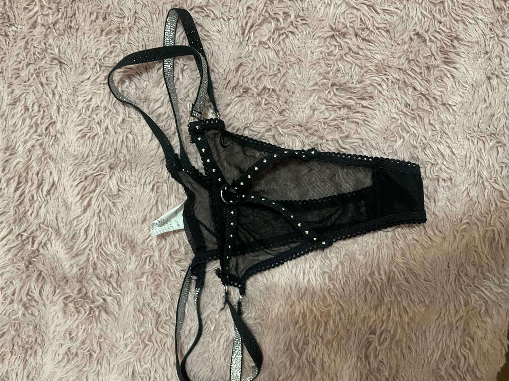 Perizoma sexy nero con dettagli in argento
