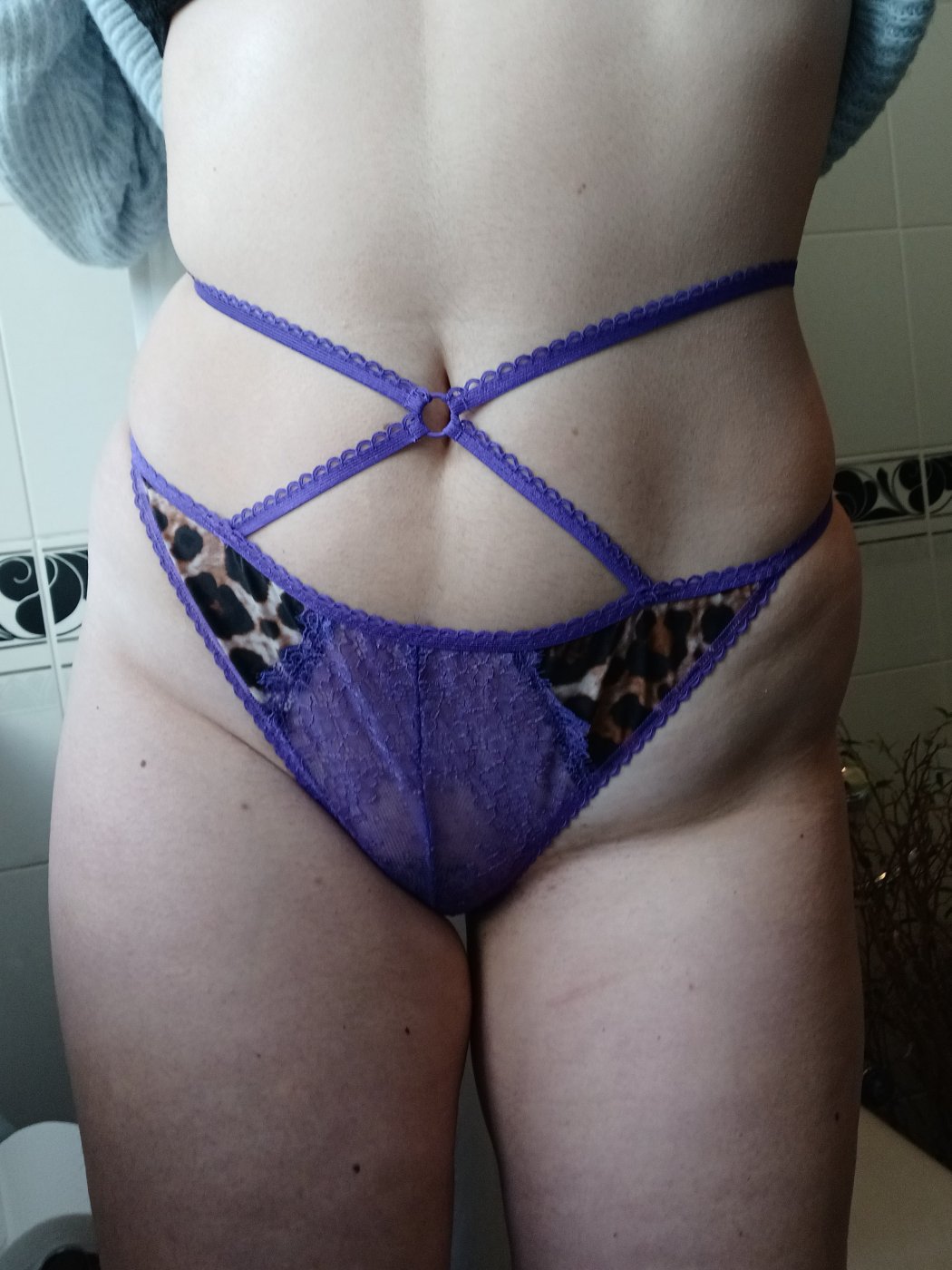 Tanga leopardato odoroso di fi*a e culetto – foto 2 di 2