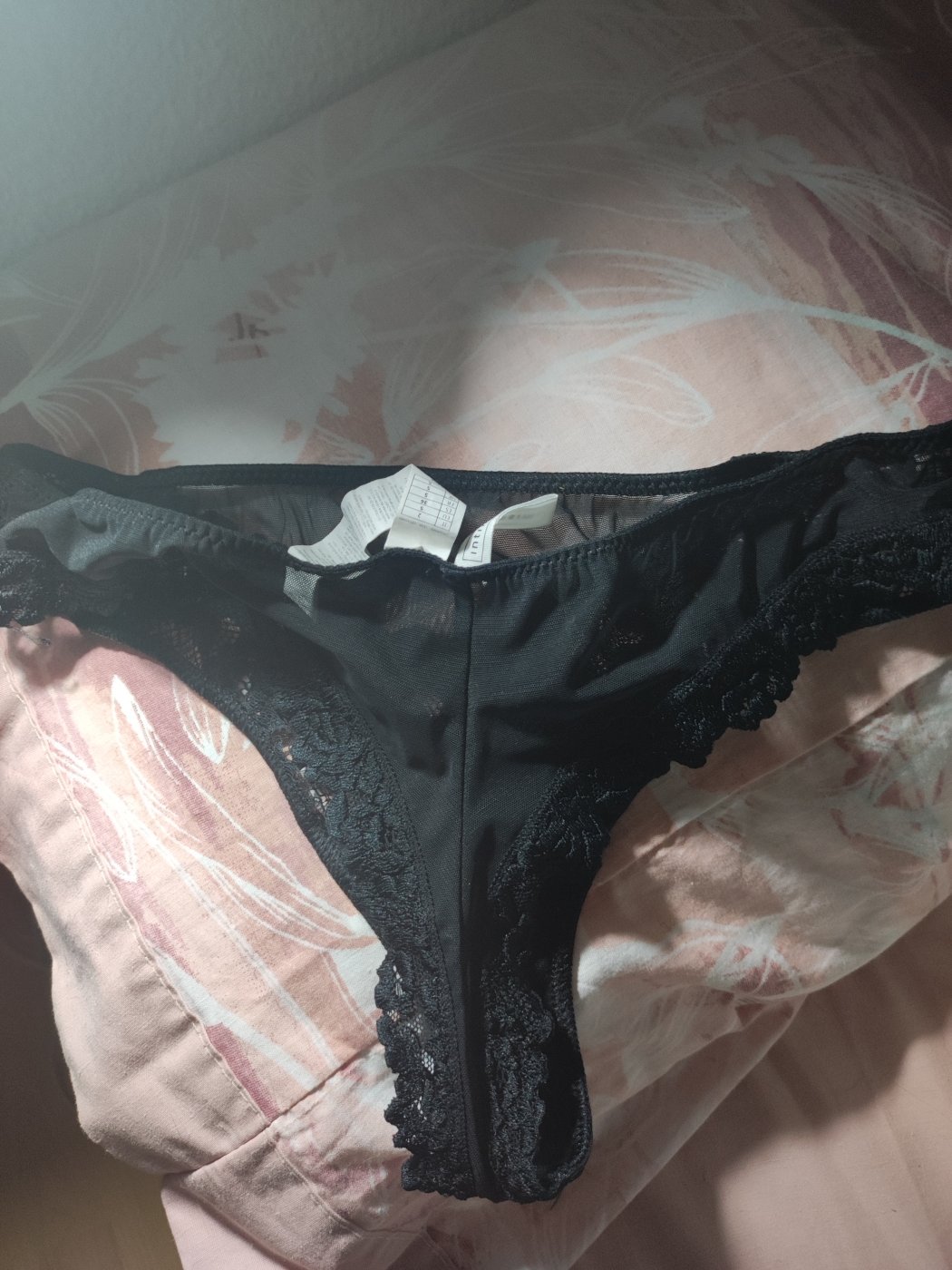 Encaje negro y recién estrenadas – foto 2 de 2