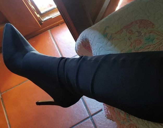 Lamerás mi tacón de aguja y