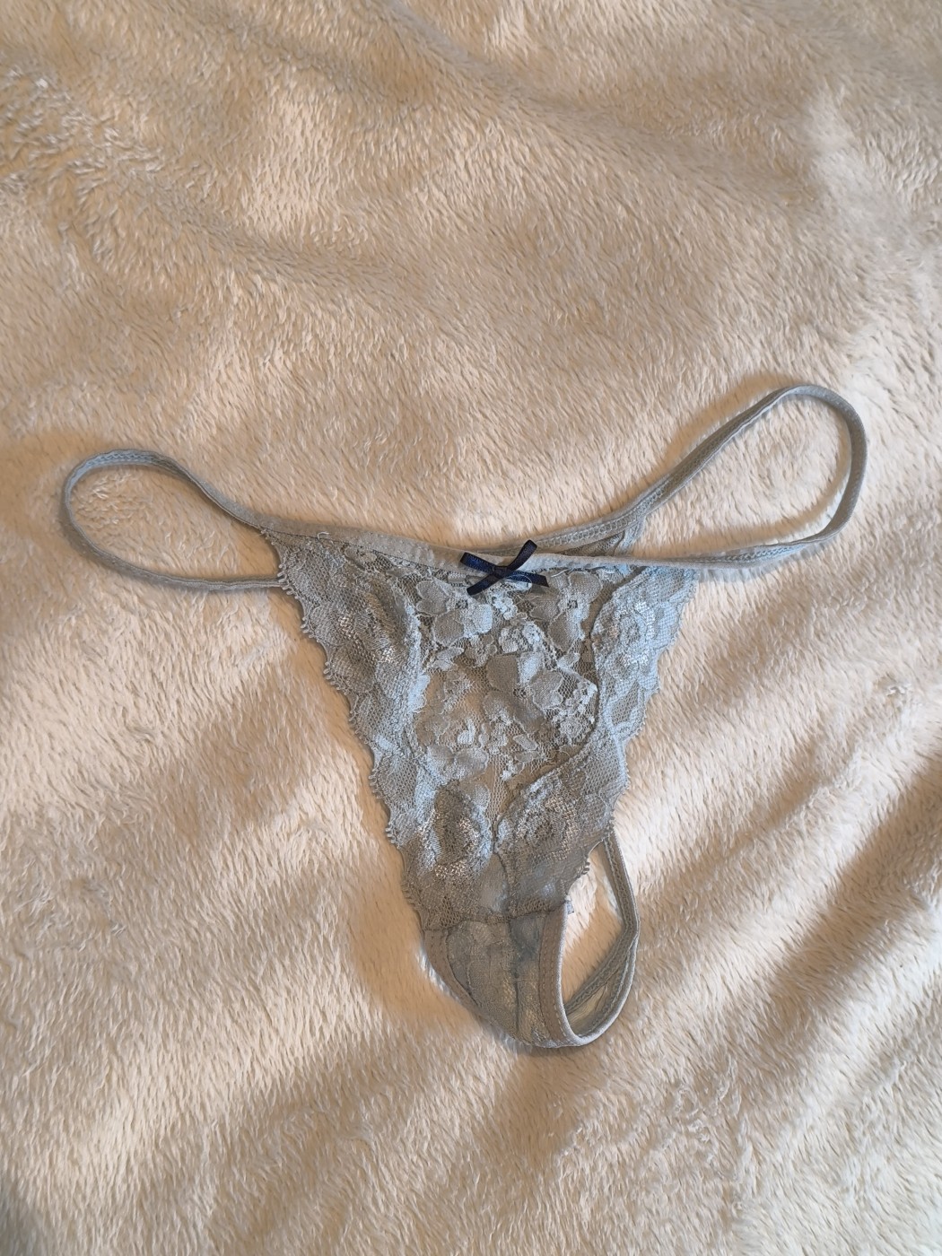 Tanguita azul cielo de encaje… puro morbo para ti – foto 2 de 3