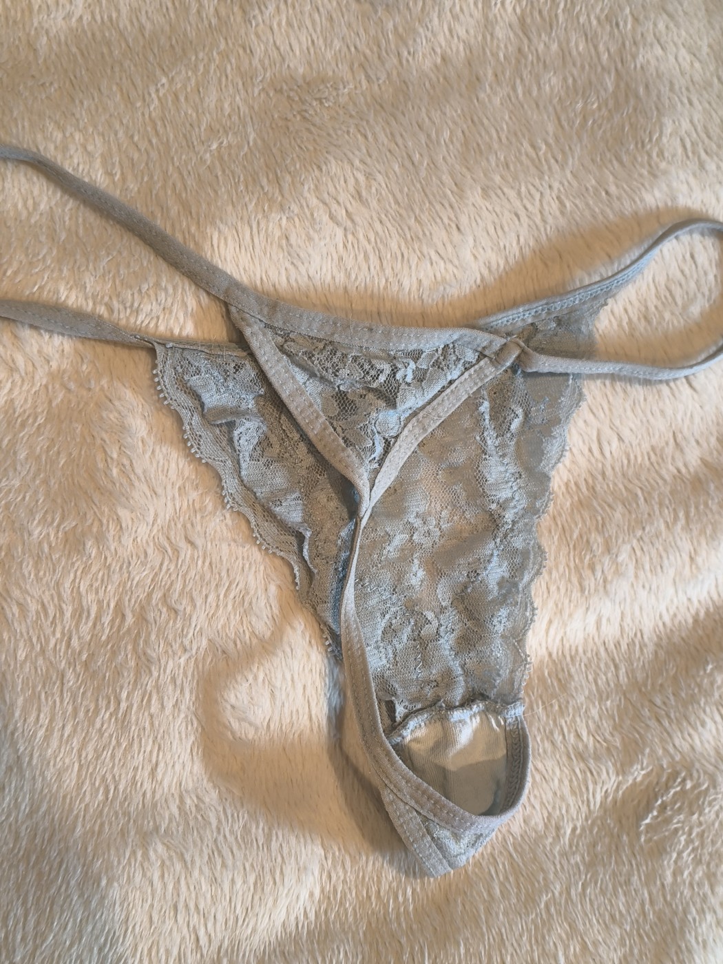 Tanguita azul cielo de encaje… puro morbo para ti – foto 3 de 3
