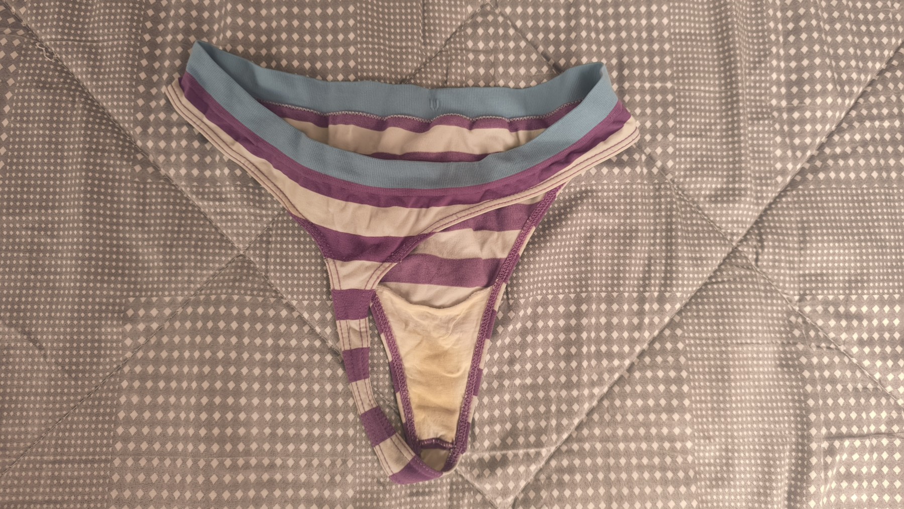 Tanguita de chica responsable – foto 2 de 2