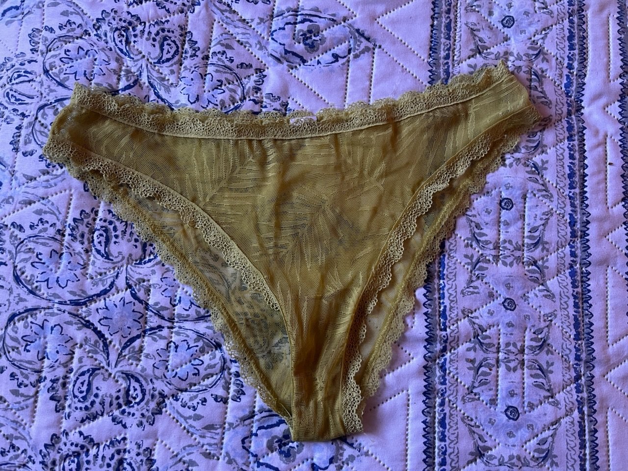 Tanguita verde de encaje – foto 3 de 3