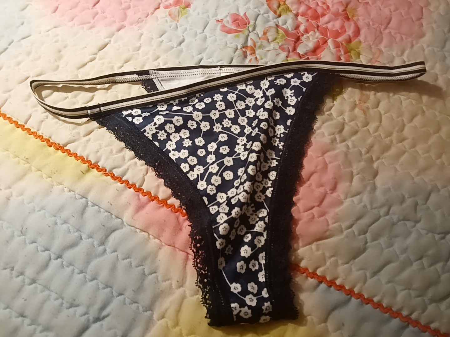 Flower thong