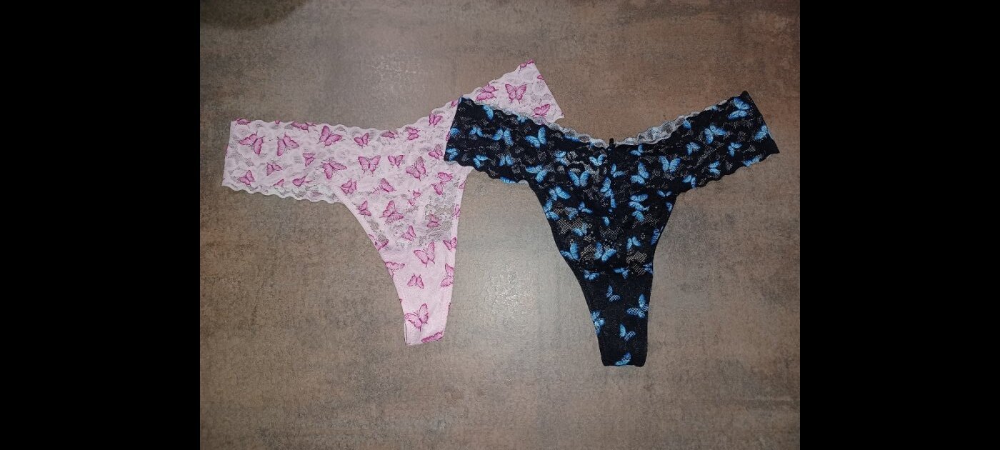 Tangas de mariposa y encaje