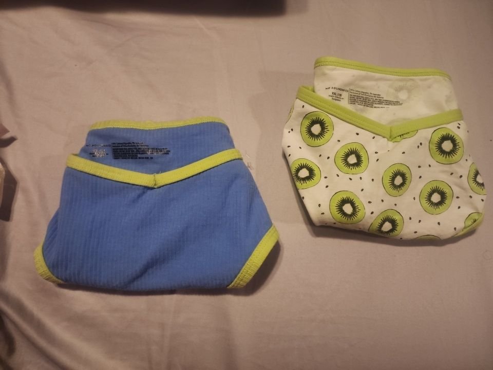 Thongs – photo 2 of 2