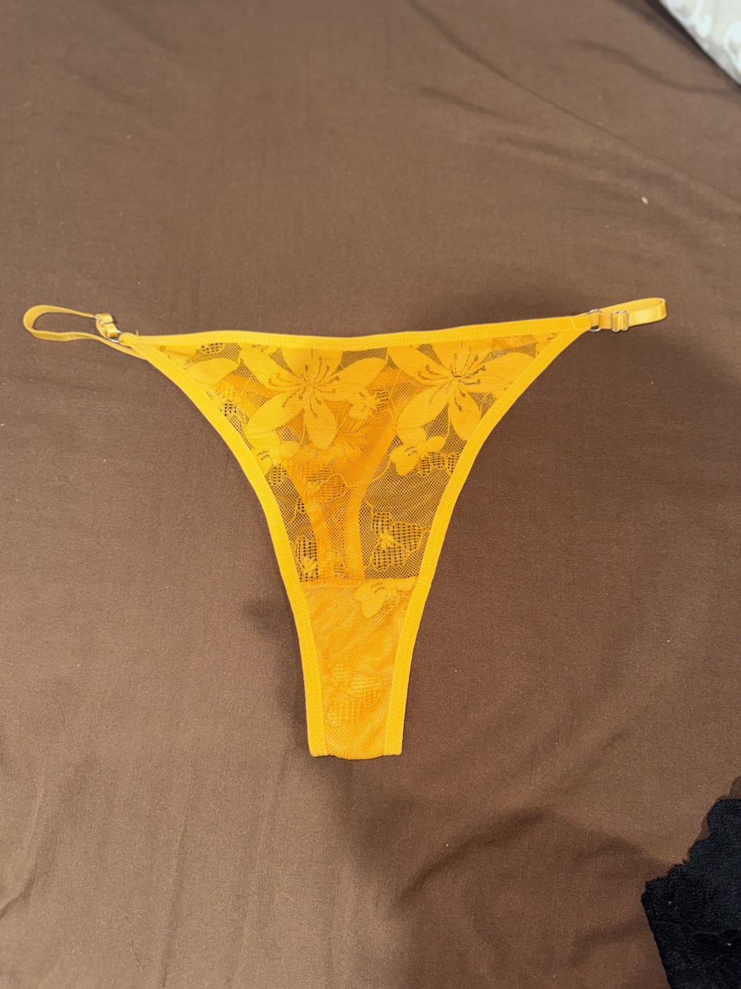 tanguita amarillo encaje