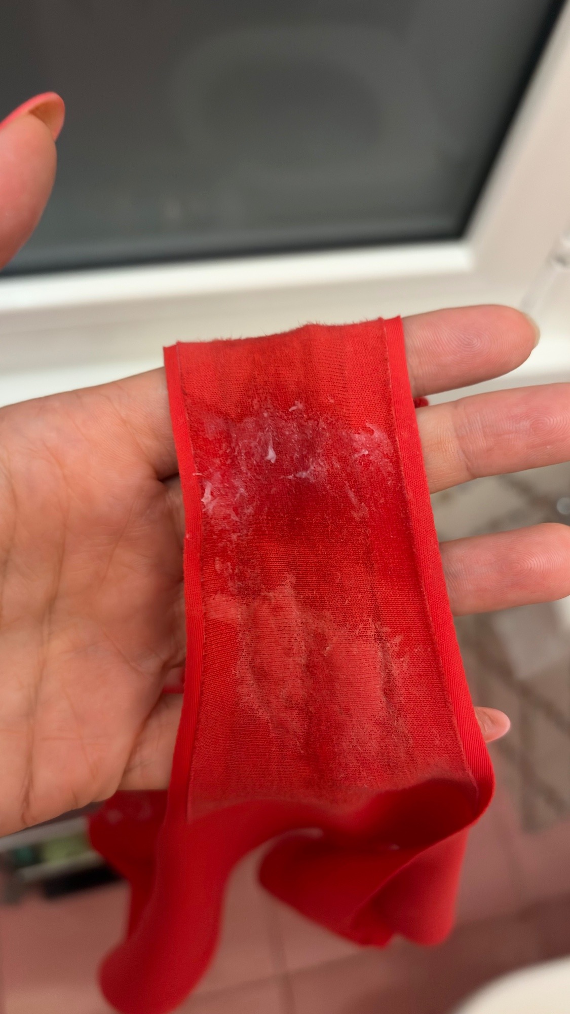 Perizomi profumati di una rossa – foto 3 di 3