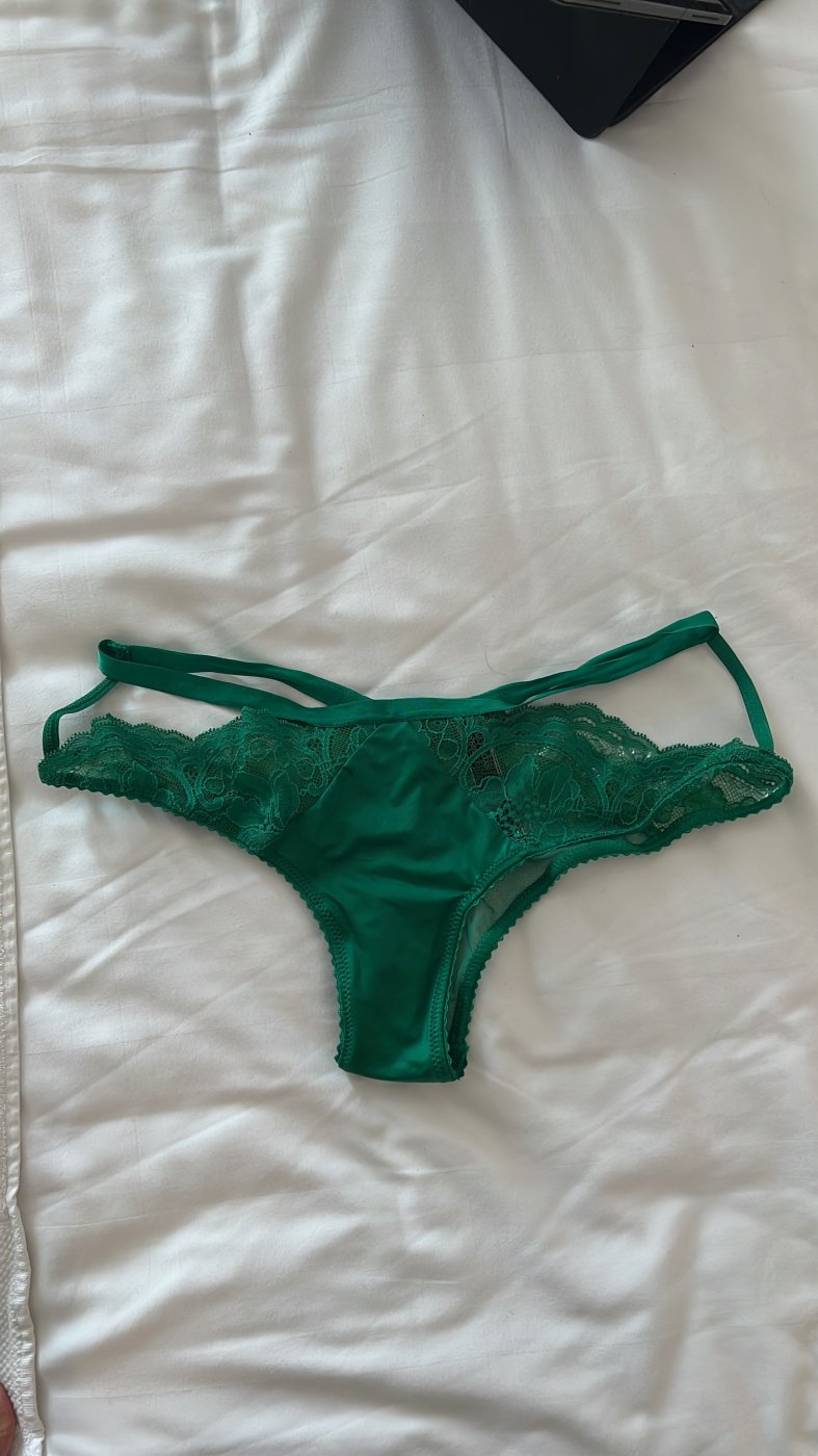 Mutandine verdi umide e intense – foto 2 di 3