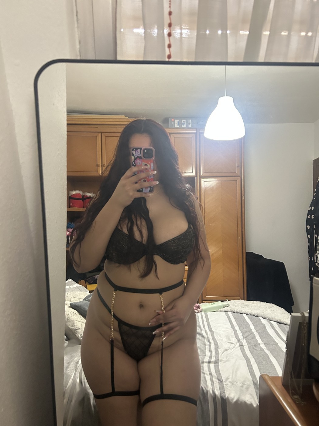 Conjunto de encaje con cadenitas – foto 2 de 3