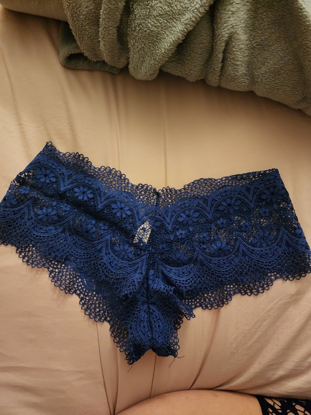 Blue or black cheeky – photo 2 of 2