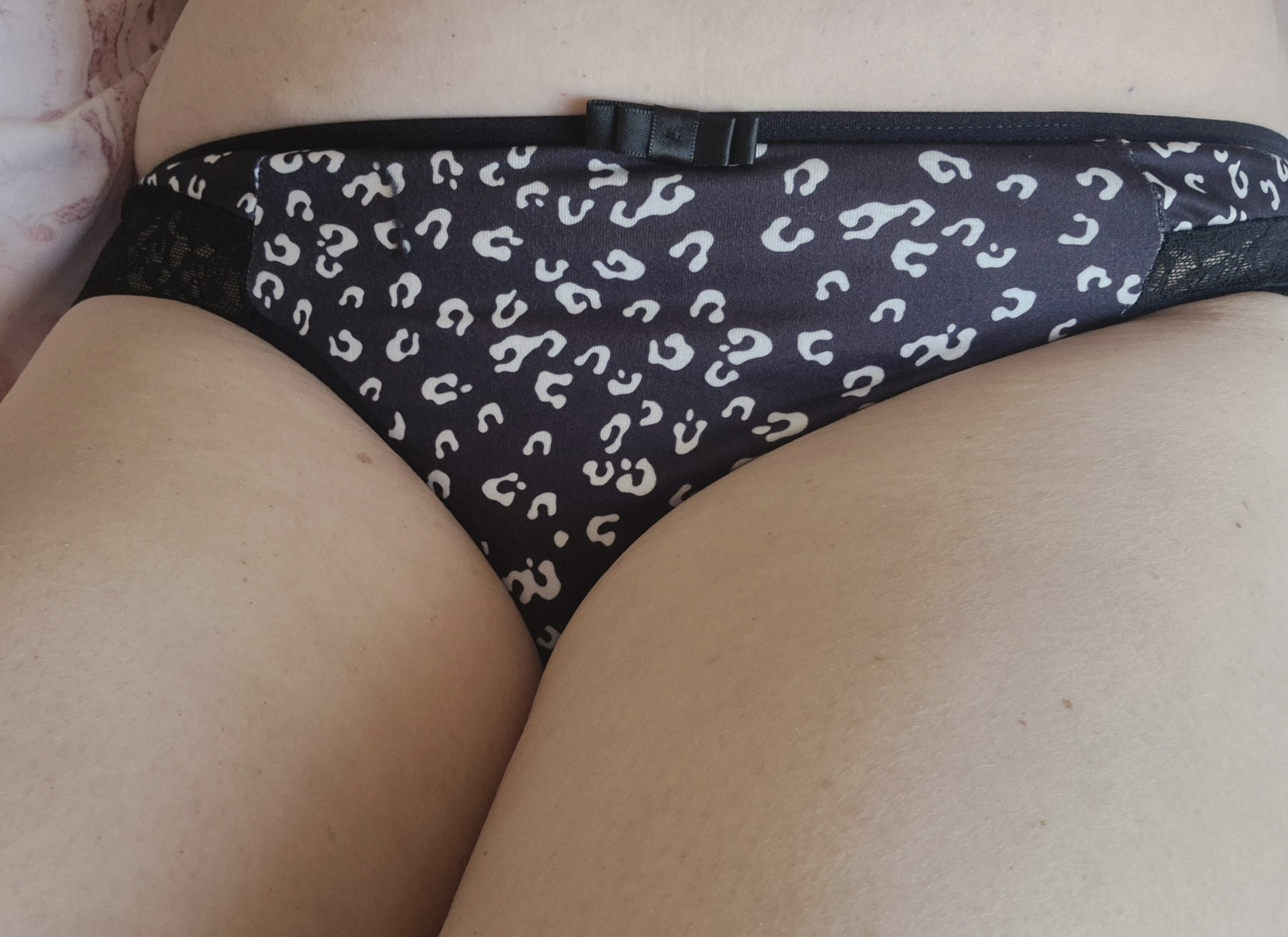 Patterned Black Smooth Thong – photo 3 of 3