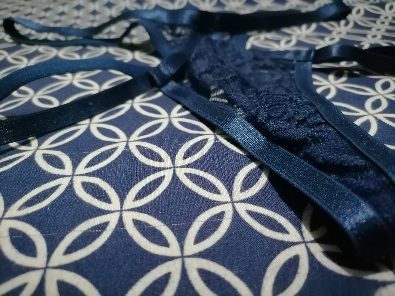 Tanguita de hilo en azul – foto 2 de 2