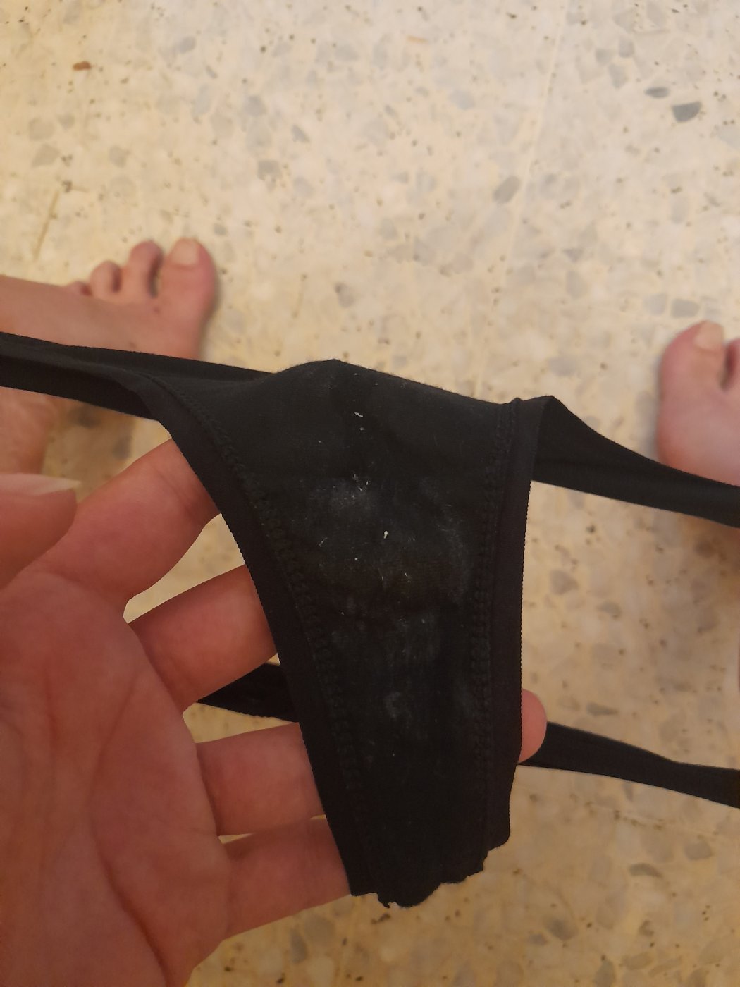 String porté 1 jour minimum + masturbation
