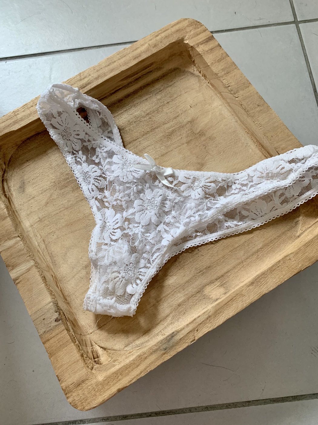 String dentelle blanc