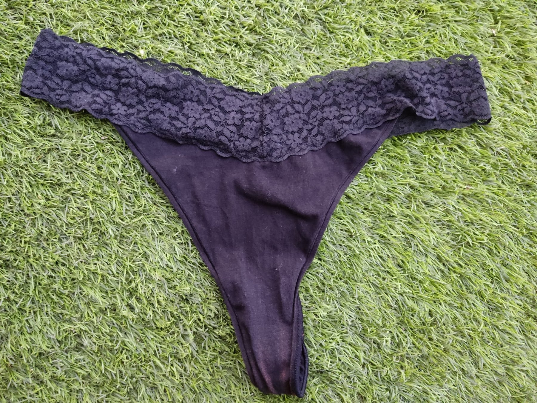 Tanga bicolor por flujo ácido sin lavar de dos puestas | Panty.com