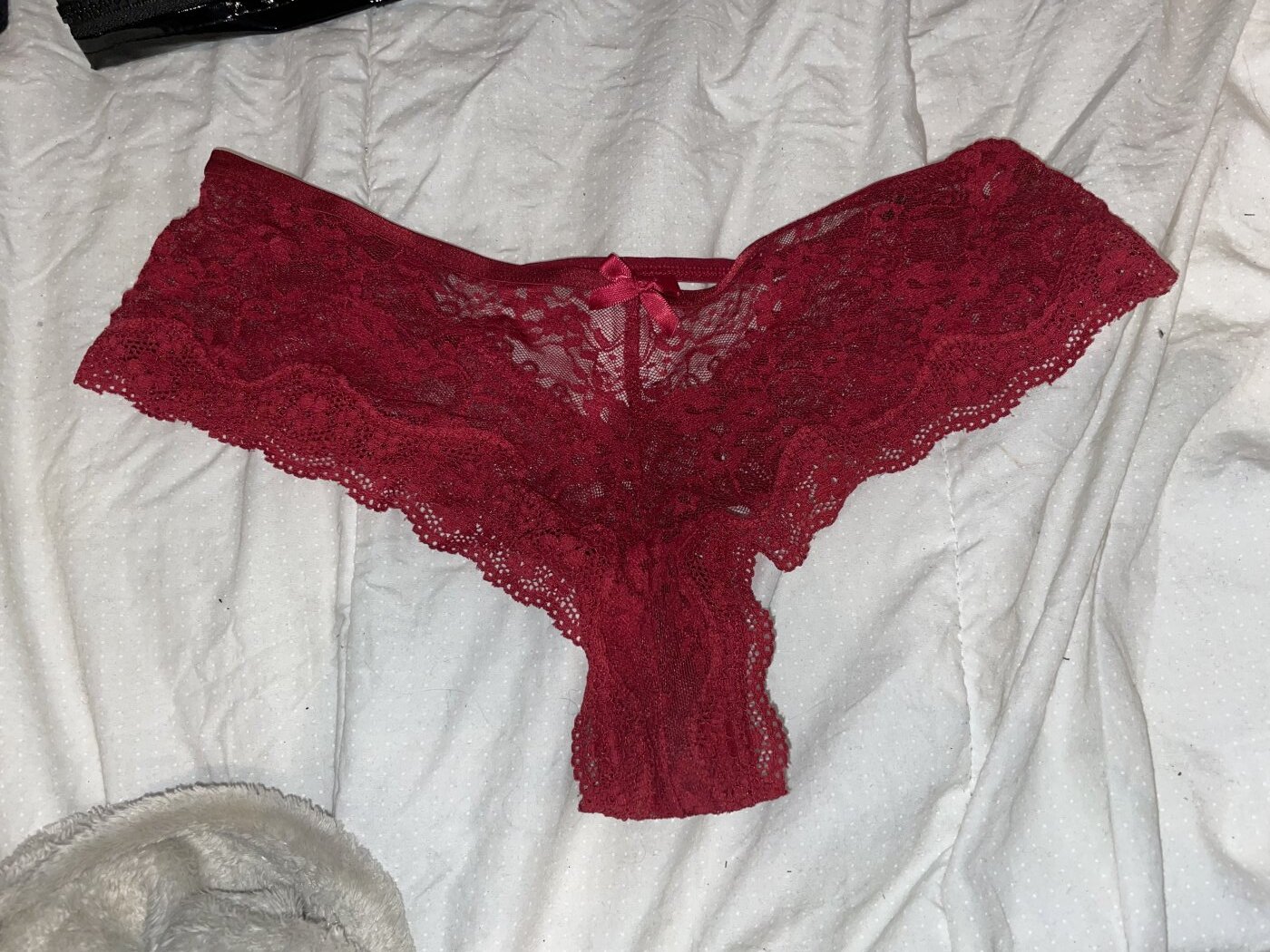 Red lace smelly panty
