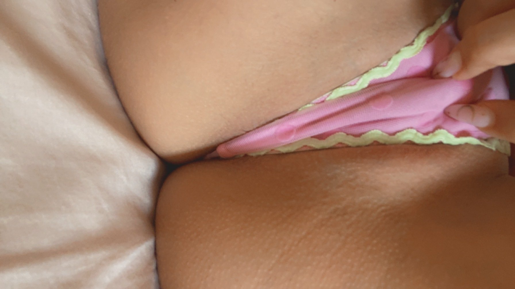 Tanguita usado después de zorrear toda la noche – foto 3 de 3