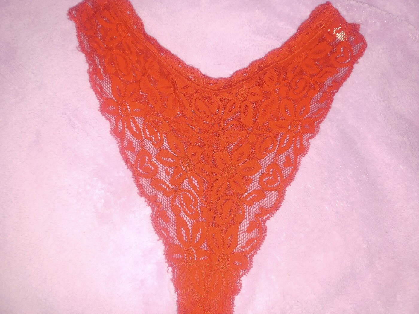 Tanga rojo de encaje súper sexy – foto 3 de 3