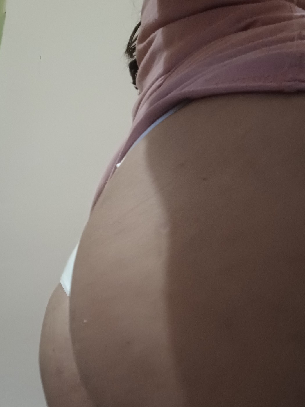 Tanga que era blanco, ahora suciete – foto 2 de 3