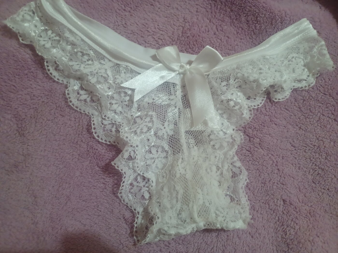 Braga blanca de encaje usada. (video manchándolas con mis dedos aparte) – foto 2 de 3