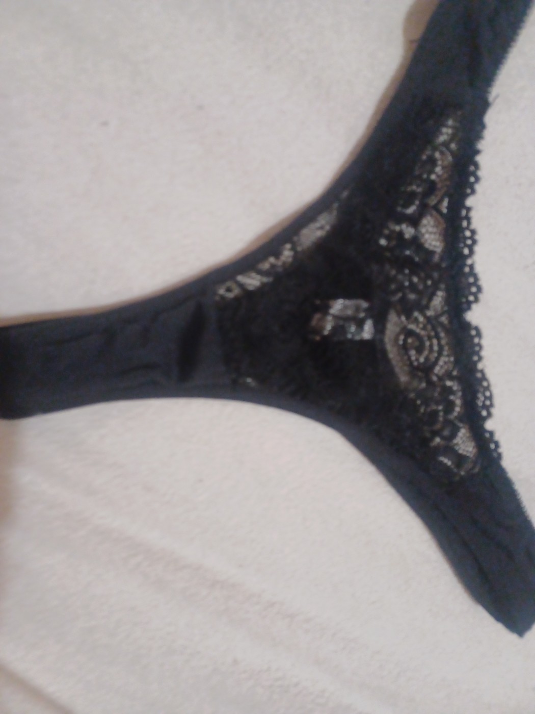 Tanga de encaje negro muy sexy. (tambien video) – foto 2 de 3