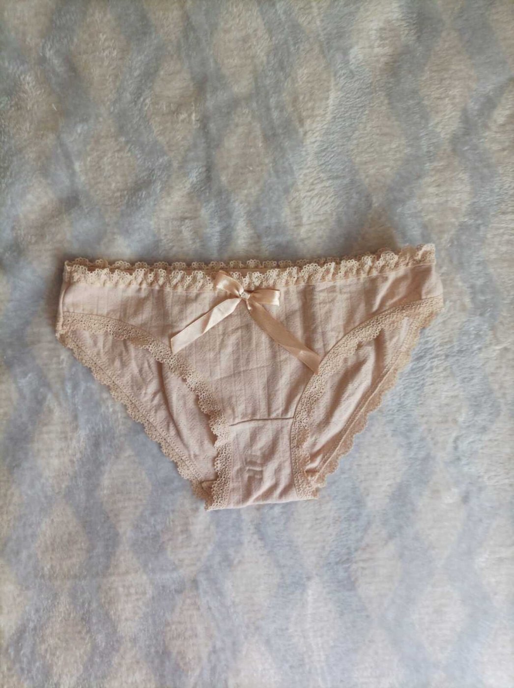 Braguitas color nude con detalles de puntilla