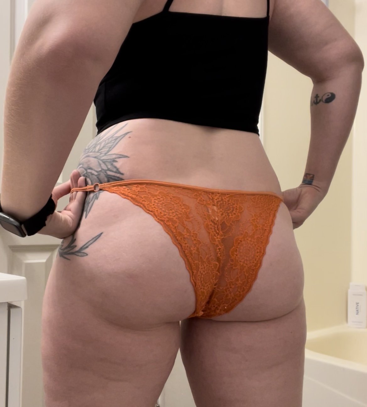 Orange lace panties – photo 2 of 3