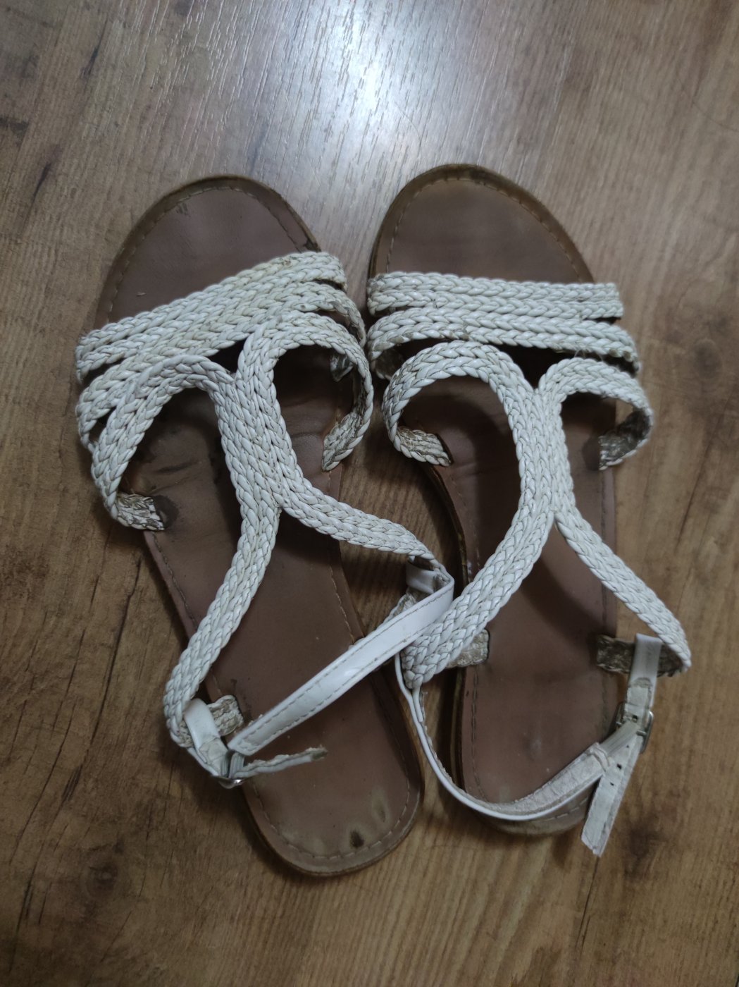 Estas sandalias buscan dueños 😘…