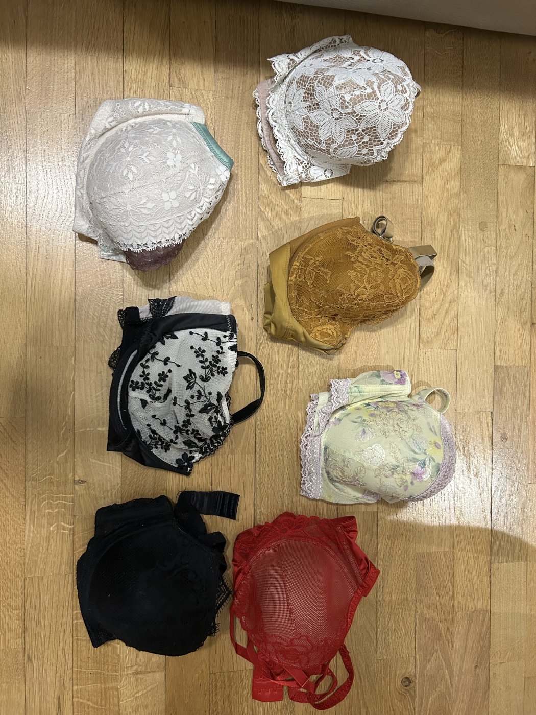 Mutandine e reggiseni usati.i giorni sceglili tu! – foto 2 di 3