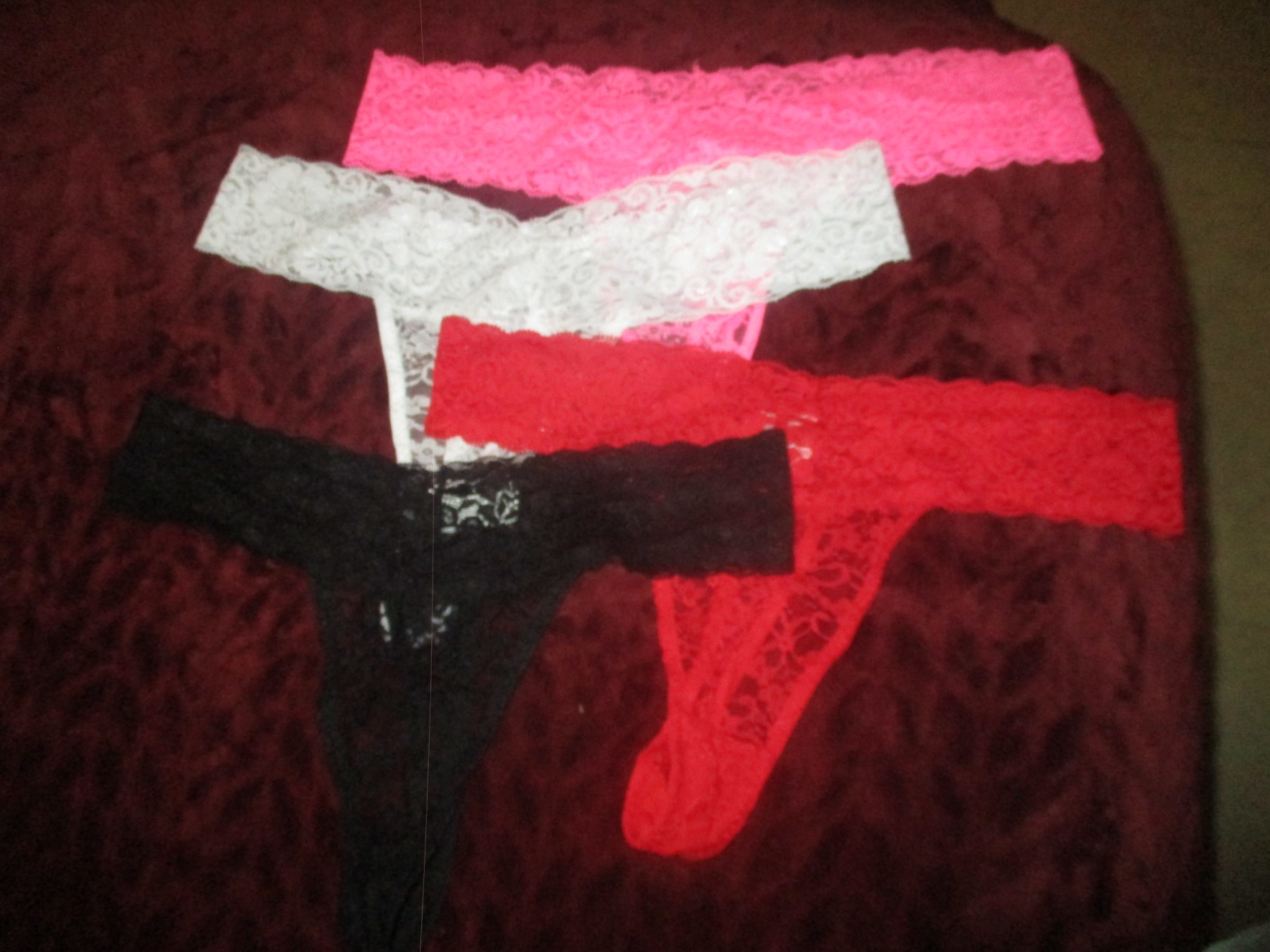 string dentelle taille 42 ( couleur au choix )