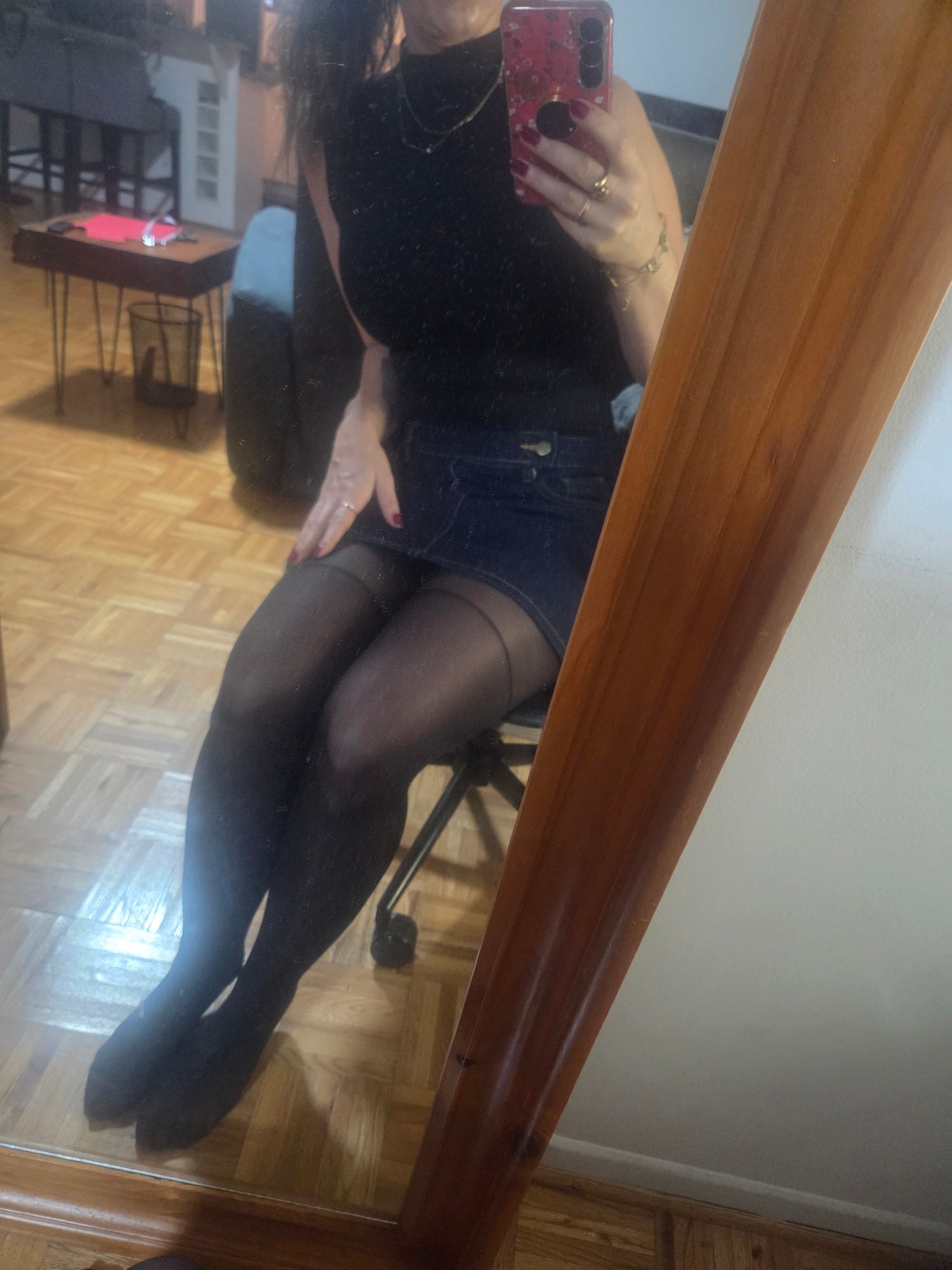 Bas en nylon noirs semi-transparents – Élégance et séduction