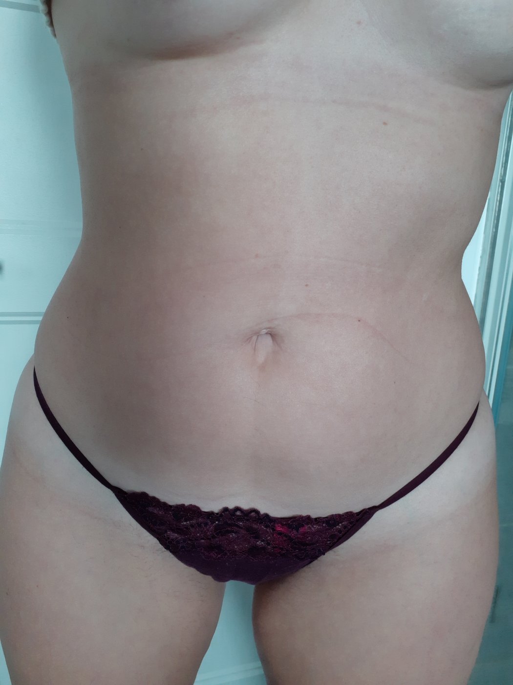 VENDU string bourgogne et dentelle – photo 2 sur 2