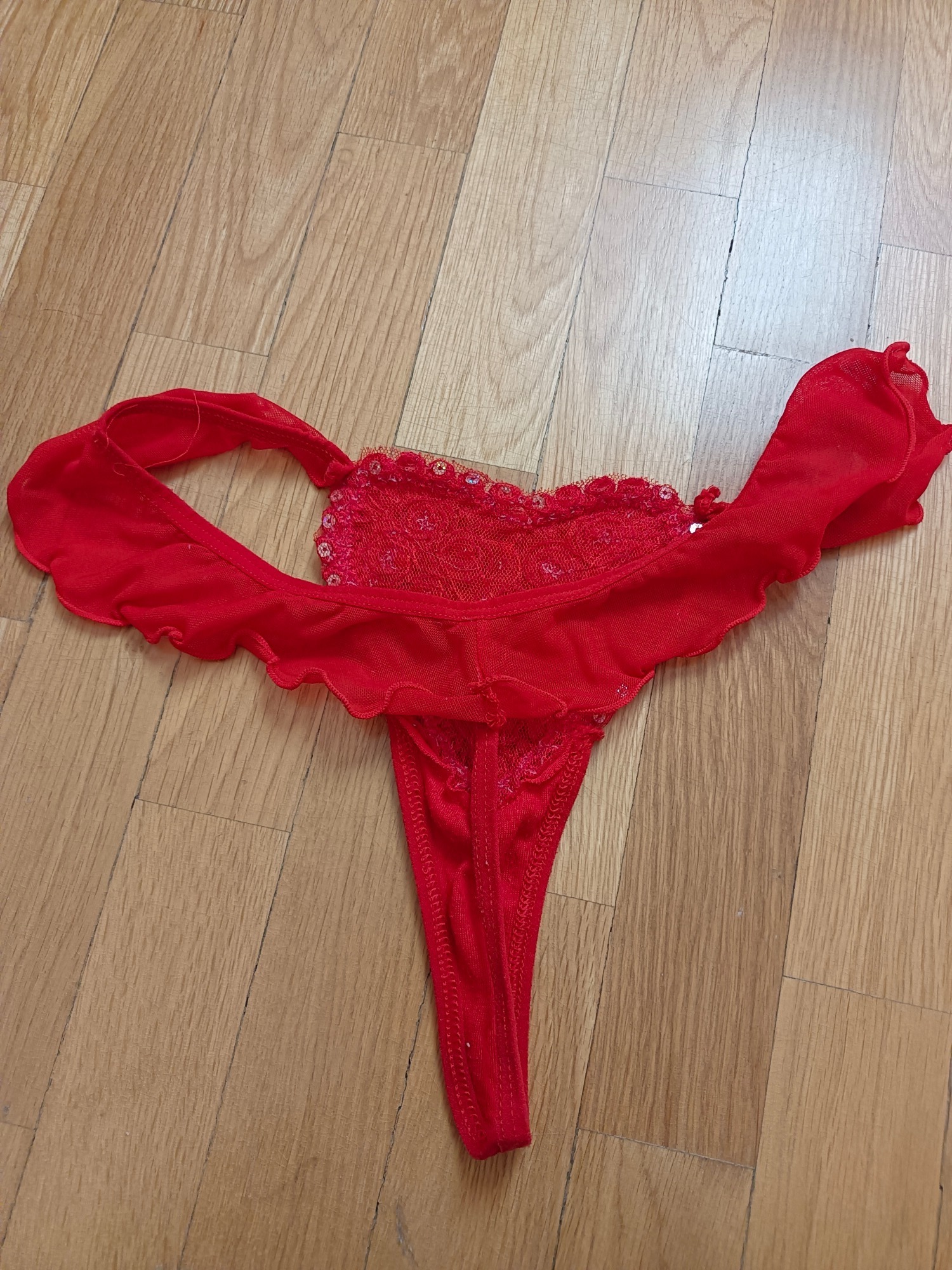 red lace thong, I can wear It as long as you want – photo 3 of 3