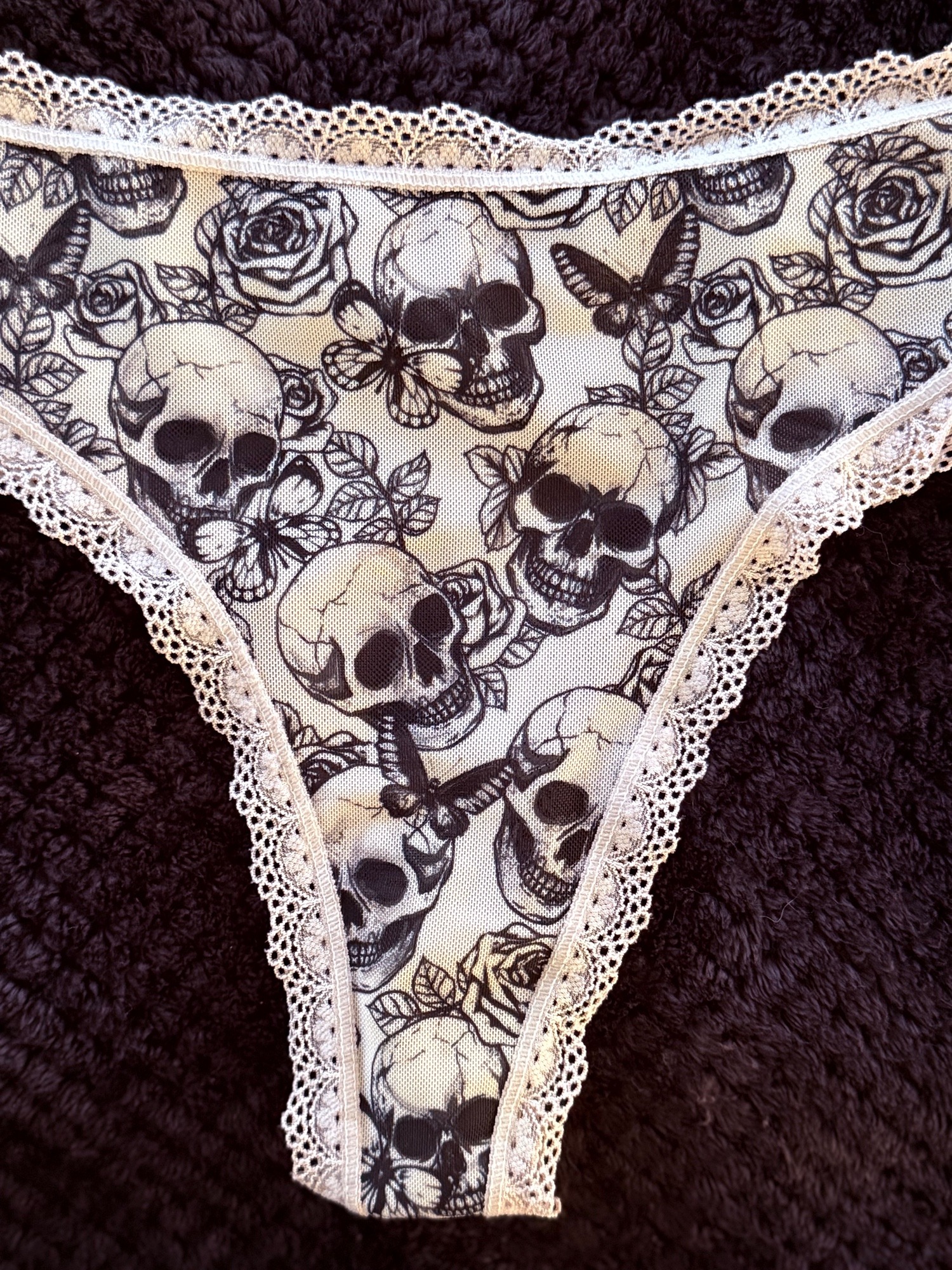 Sweet, Sassy & a Little Wicked – Skull Thong