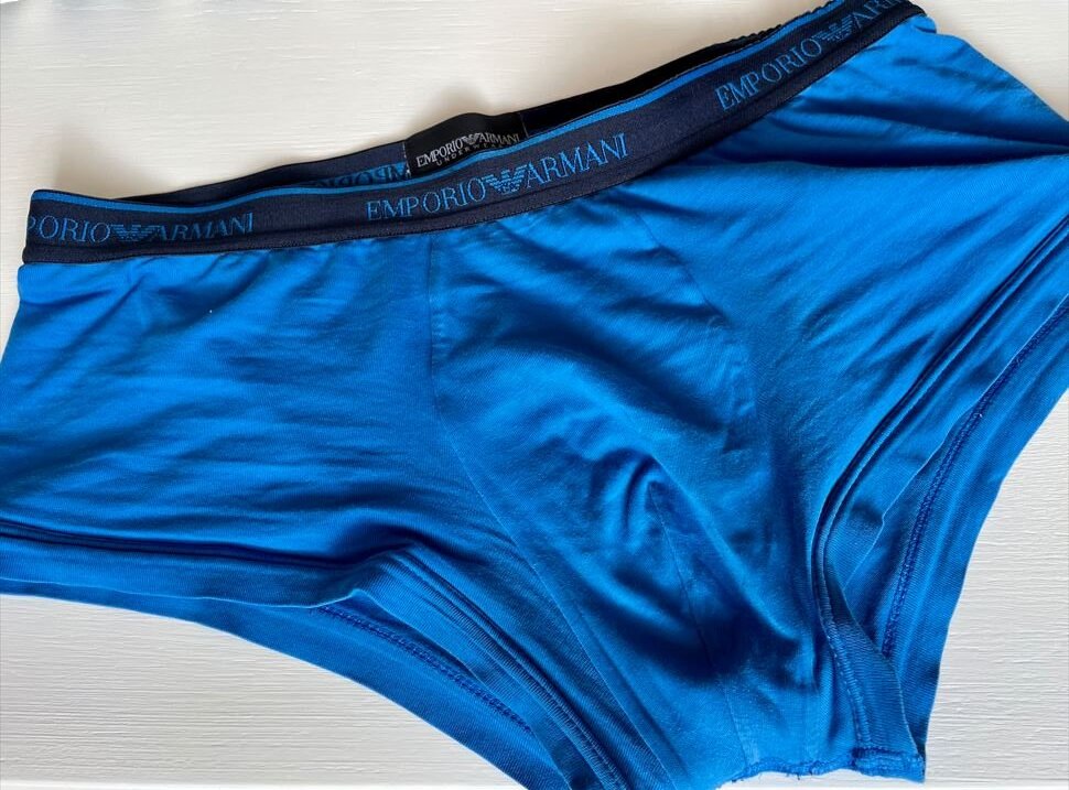 Boxer blu Emporio Armani indossati un giorno intero – foto 2 di 3