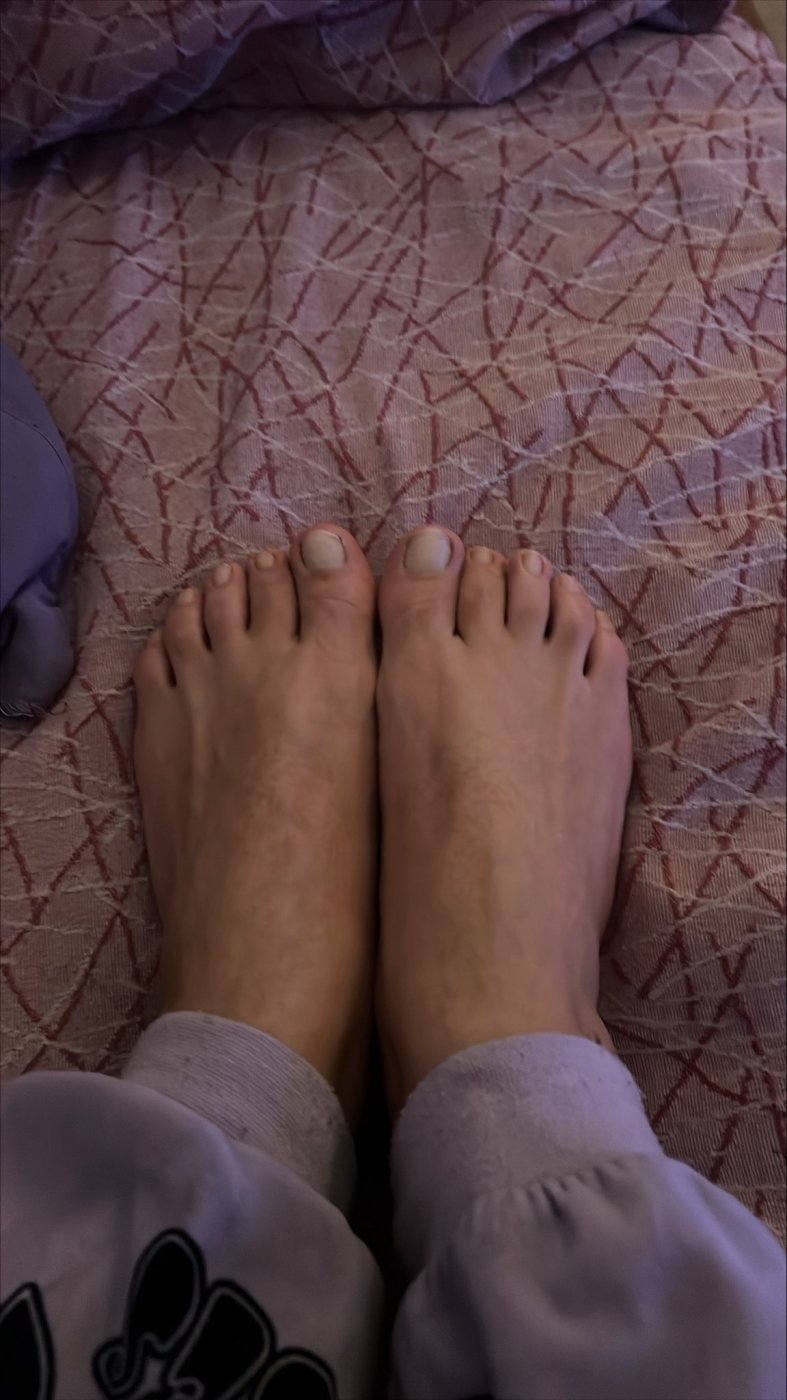 Chicas cosquillas en los pies – foto 2 de 3