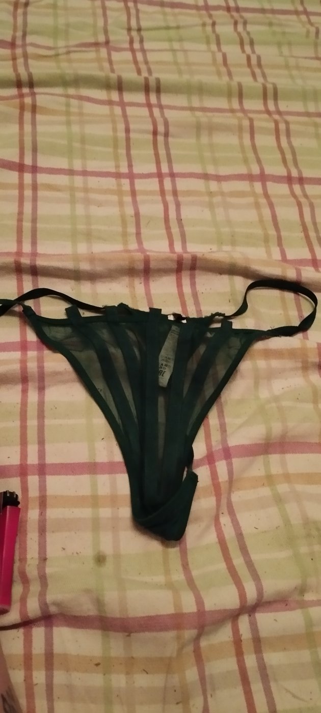 Tanga a la cintura usado en deporte y sexo lésbico – foto 2 de 2