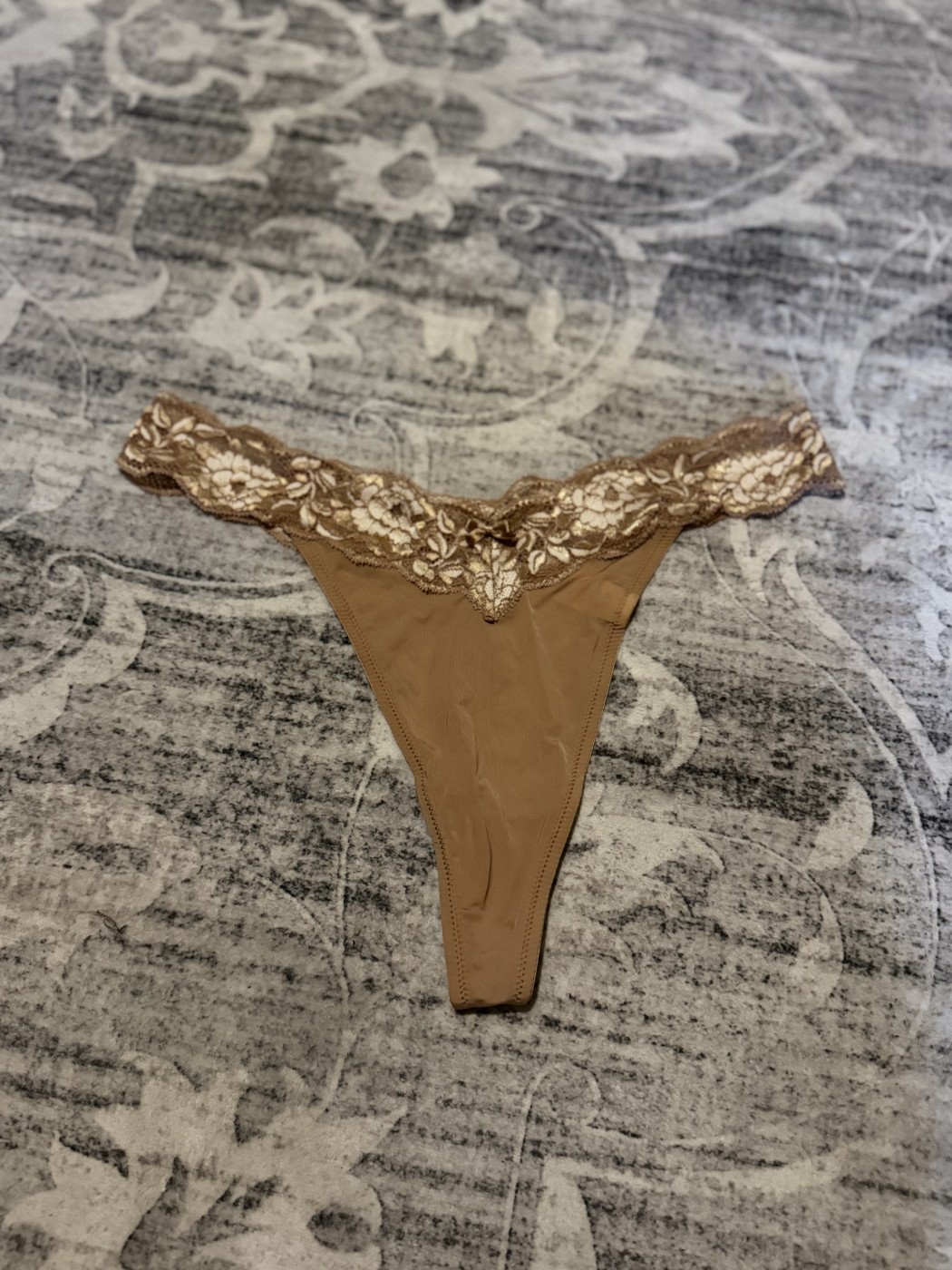 Lace thong – photo 3 of 3