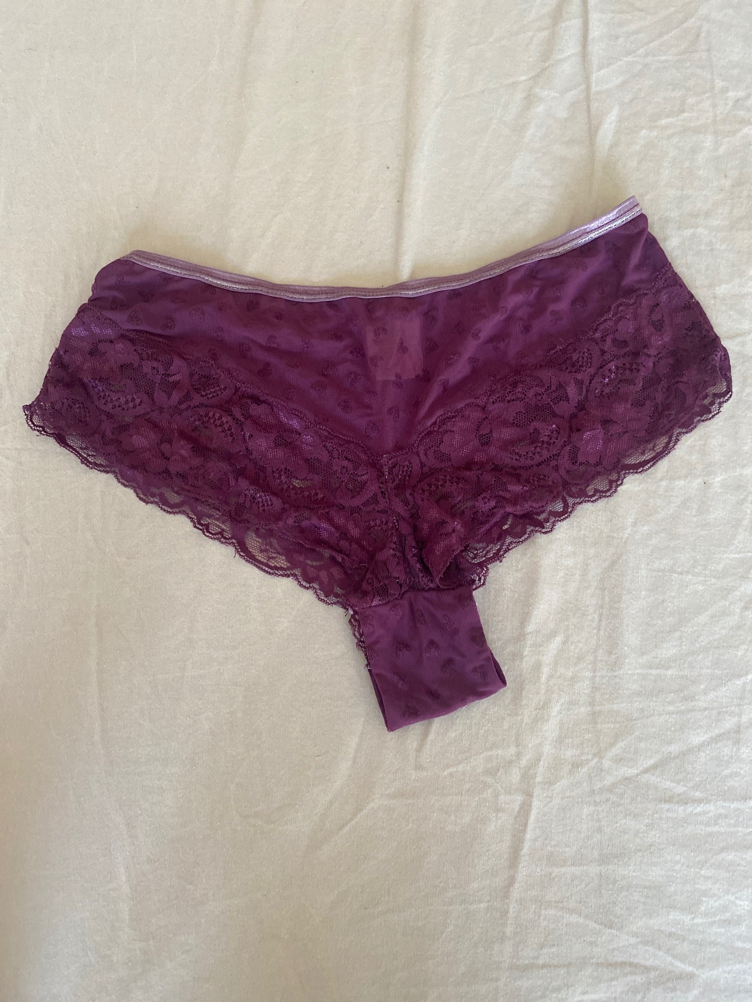 Tanga bordeaux — Élégance et discrétion