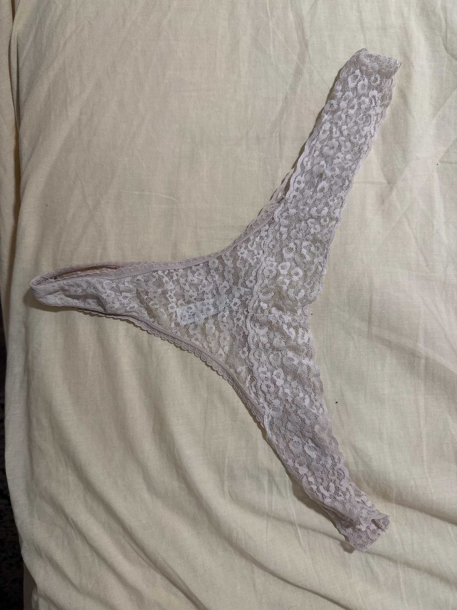 Tanga de encaje blanco usado