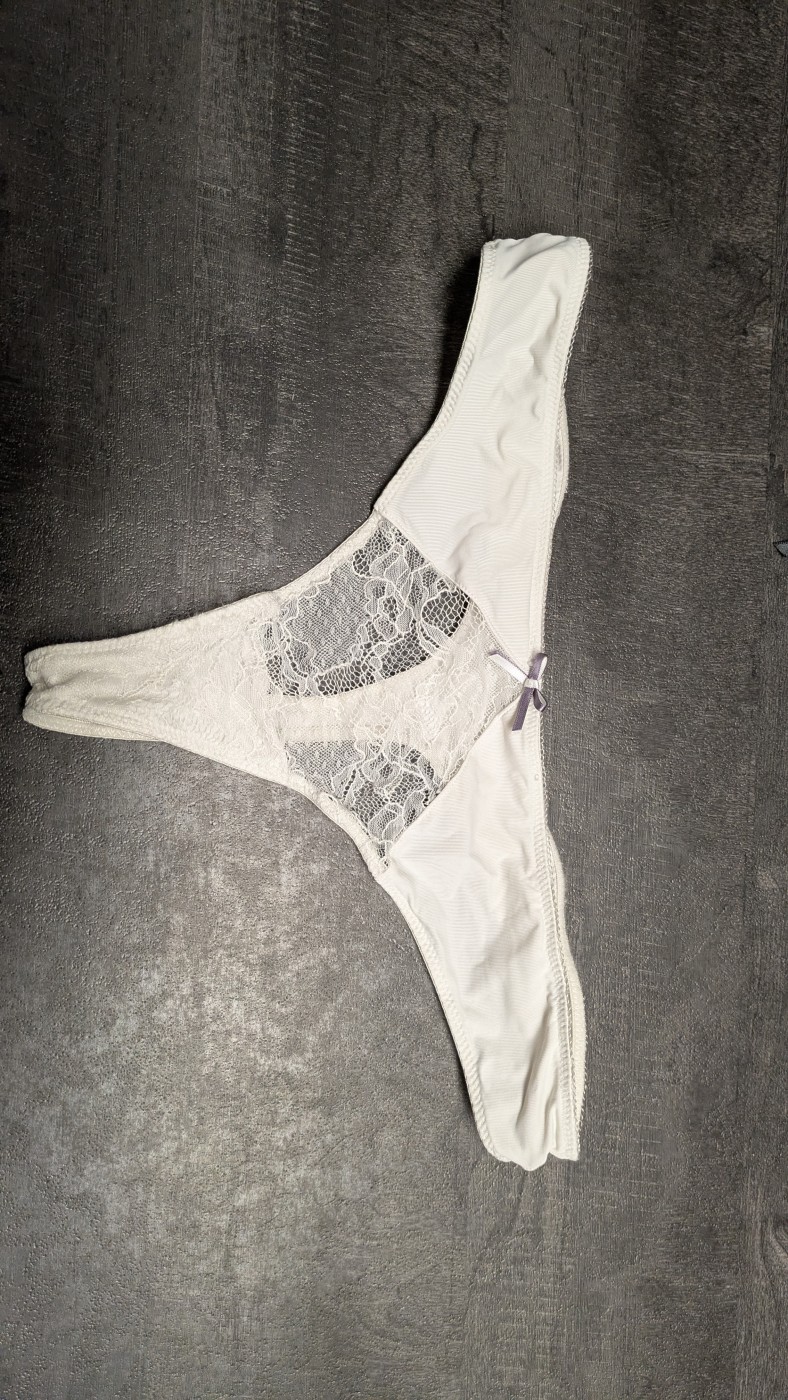 String blanc – photo 2 sur 2
