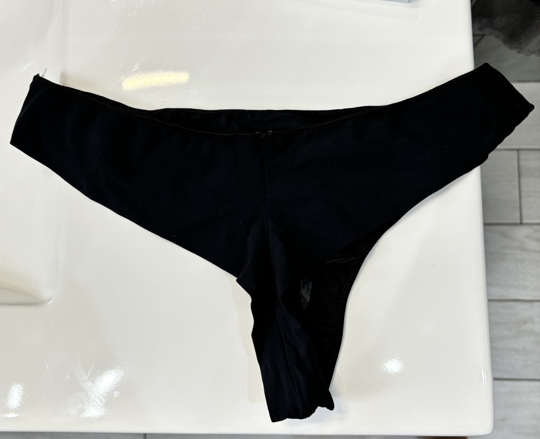 Mutandine usate al caldo un giorno – foto 2 di 3