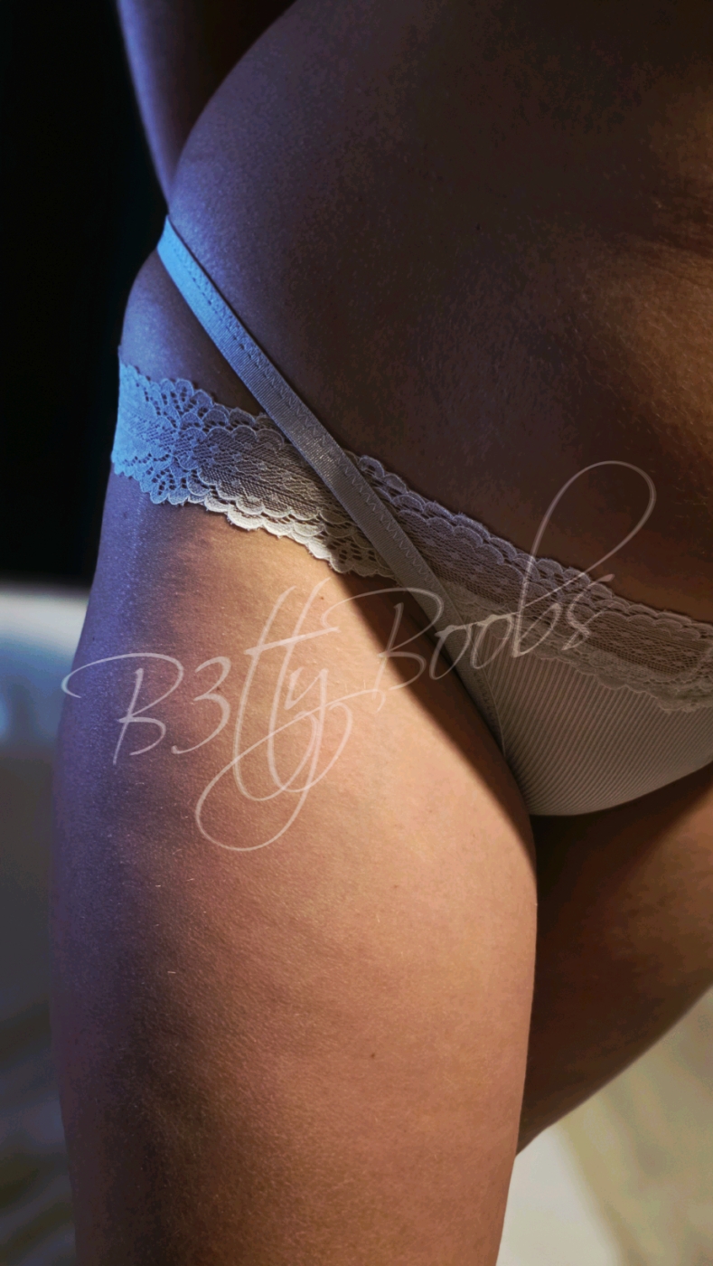 String blanc dentelle – photo 2 sur 2