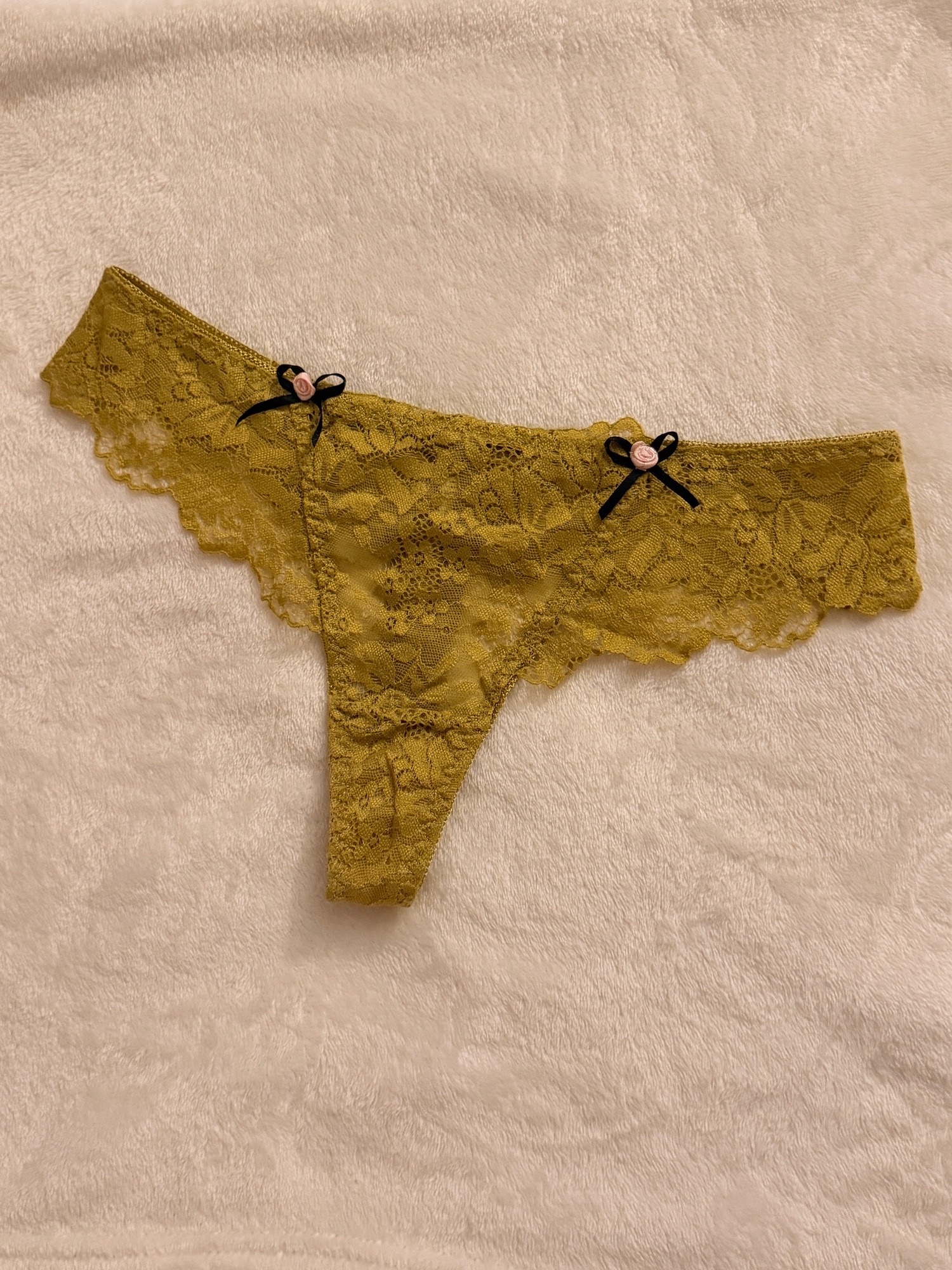 Tanga a estrenar para el mas cachondo – foto 2 de 4