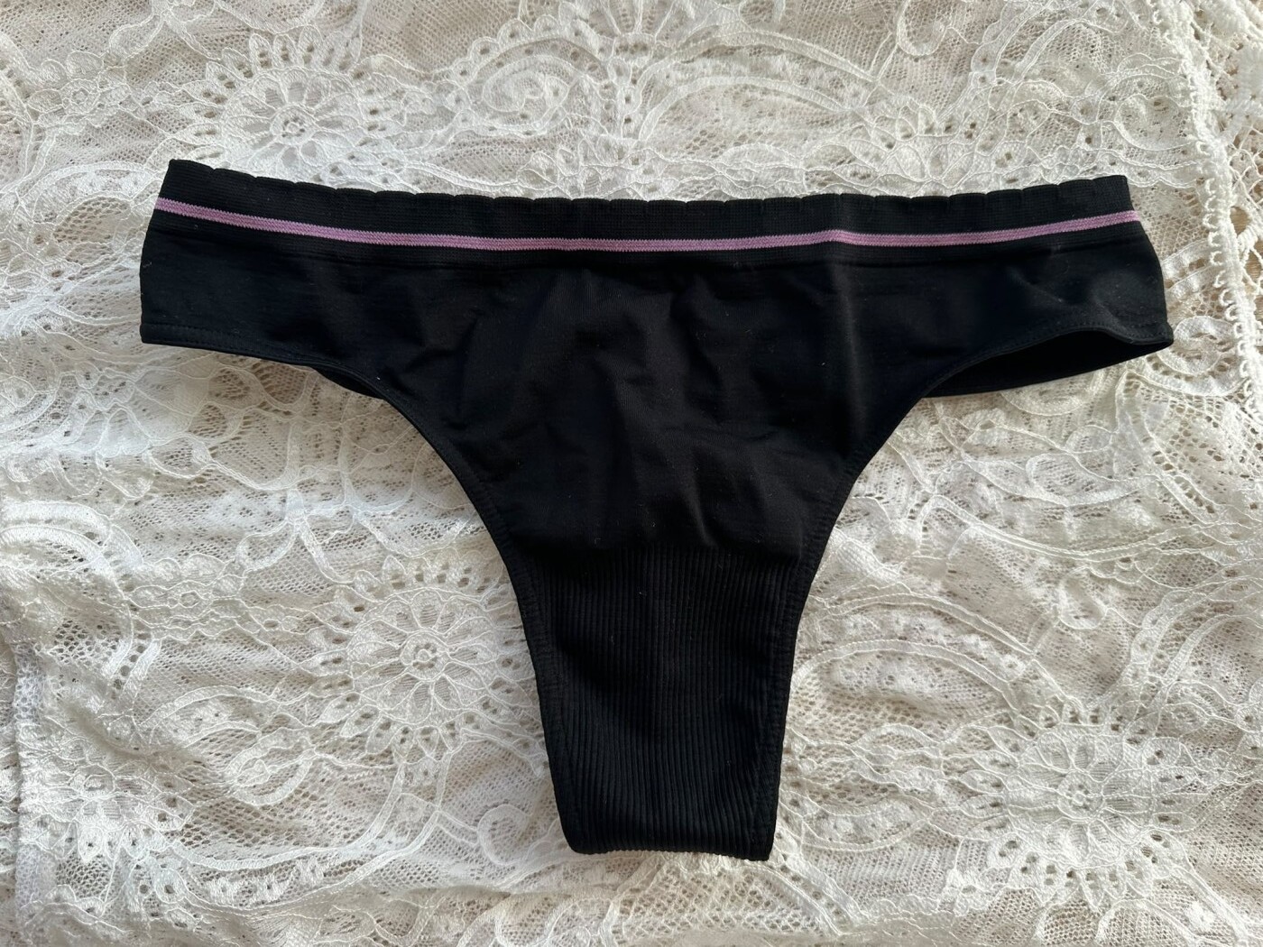 perizoma nero – foto 2 di 3