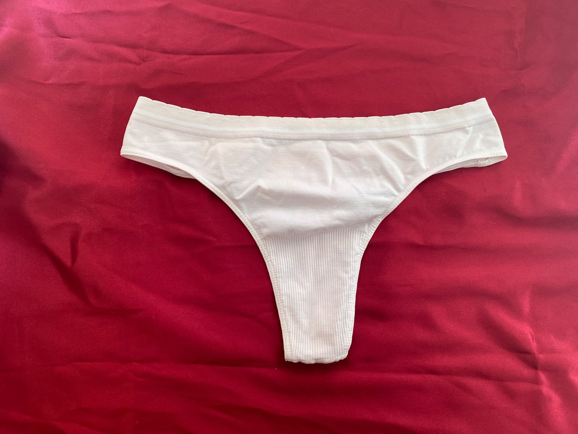 perizoma bianco