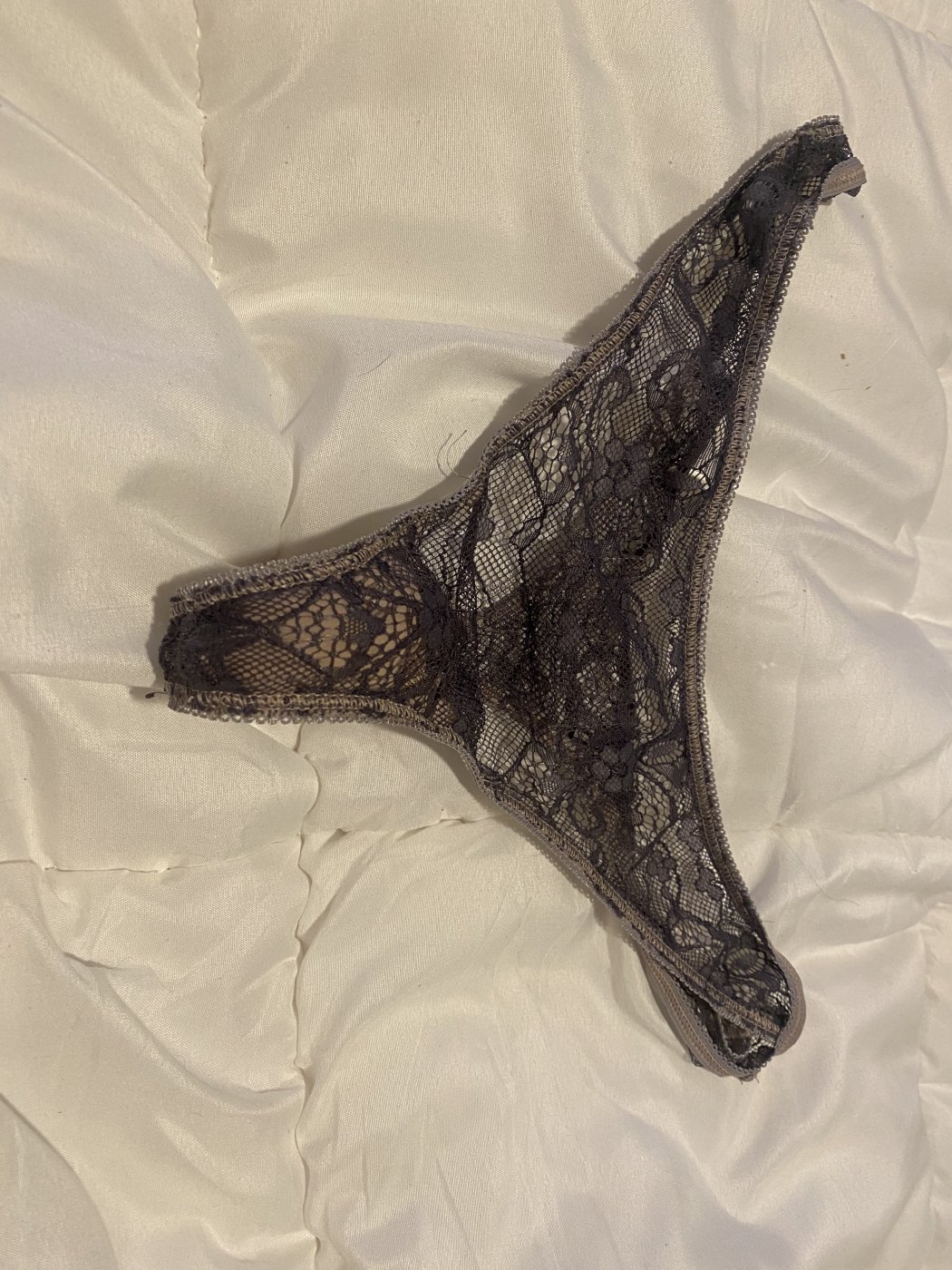 Tanga gris usado – foto 3 de 3