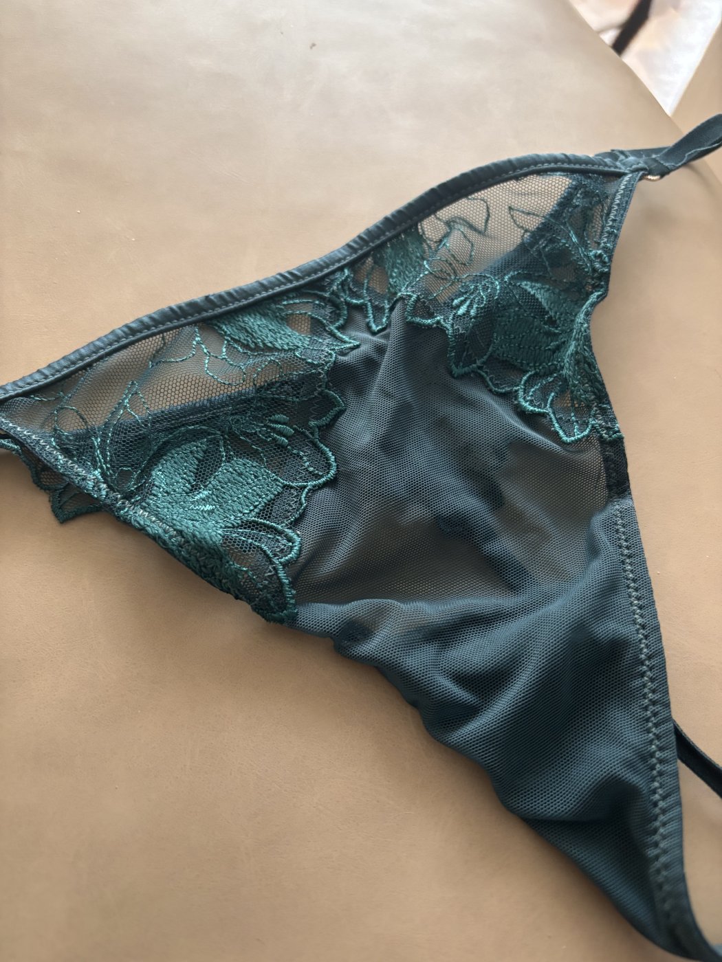 Tanga encaje verde muy sexy – foto 3 de 3